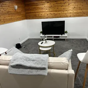 River Park South - 2 Bedroom Basement Homestay